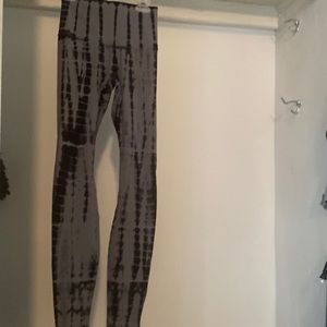 Lululemon leggings size 4 like new